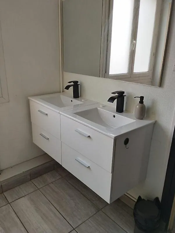 Grande Maison Брест 0*,  Франция